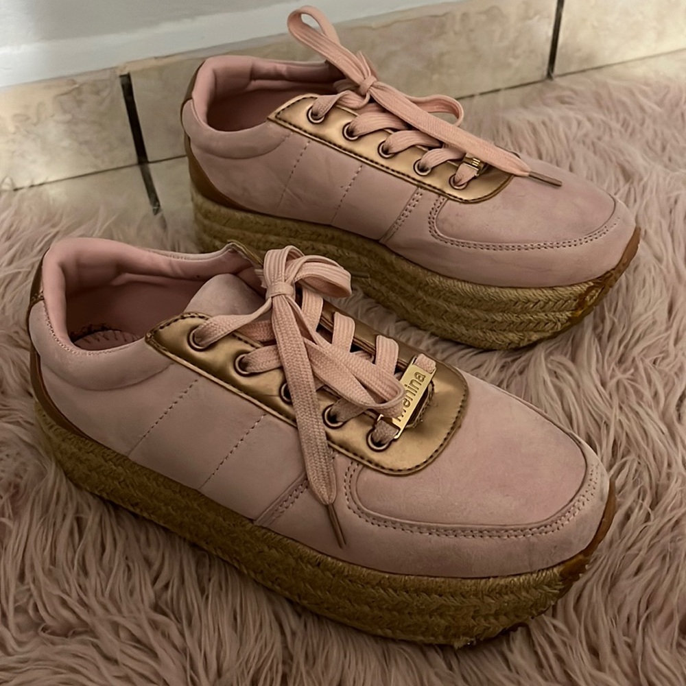 Menina Sneakers - Perfect for the Summer Season
